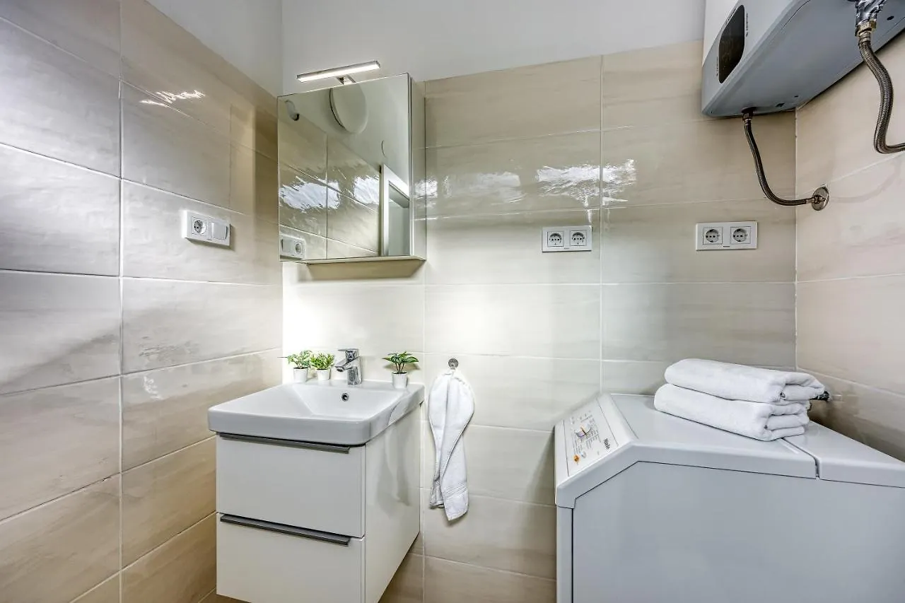 מאלי לוסיניי Valdarke Seaside Apartment - Happy Rentals